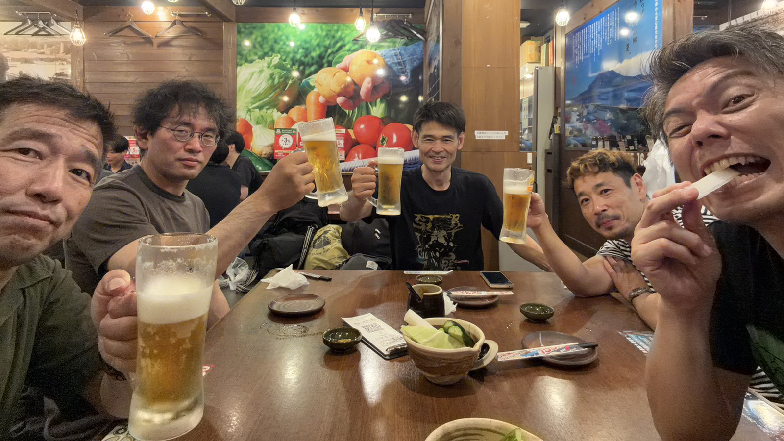 仲間と練習する様子